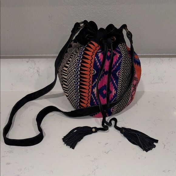 Forever 21 boho crossbody bucket bag Peruvian Aztec style multi colored. - Picture 2 of 12